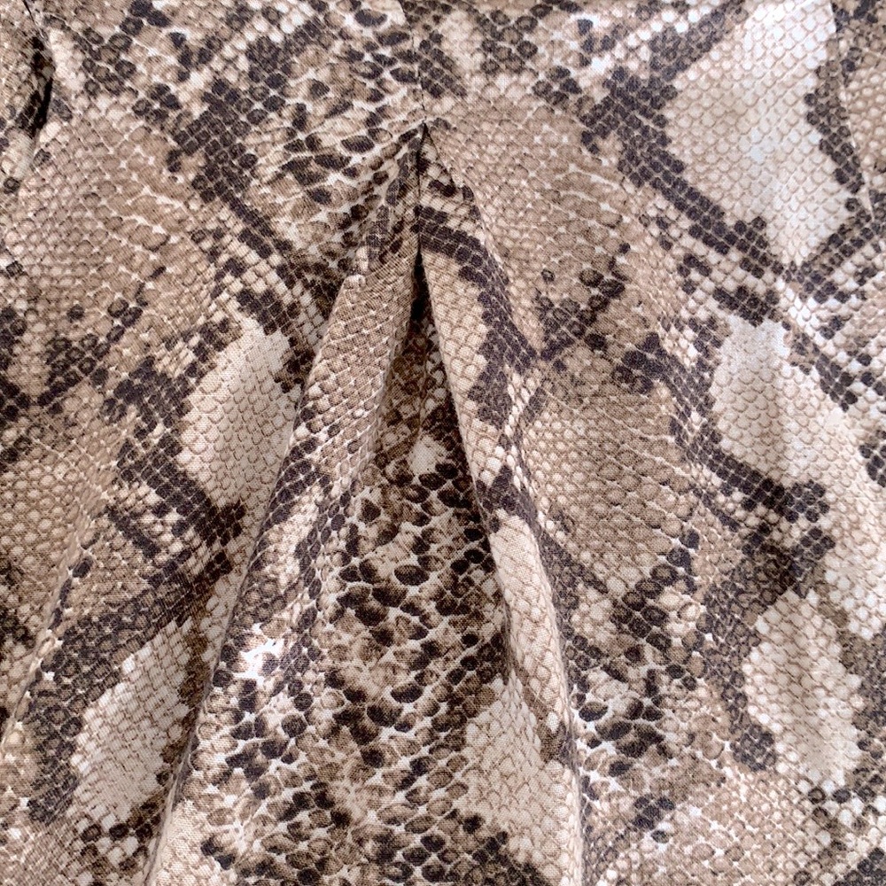 H&M Flowy Pleated Shorts in Python Print Size: 4 - Picture 4 of 8
